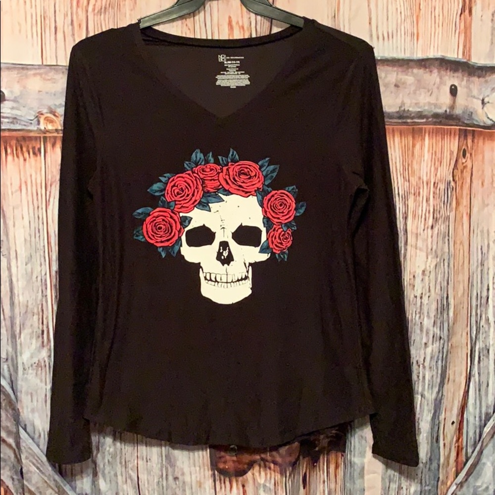 No Boundaries Long Sleeved Skull & Roses Top XL